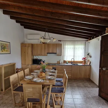 בית נופש Freesia House קראנידיון