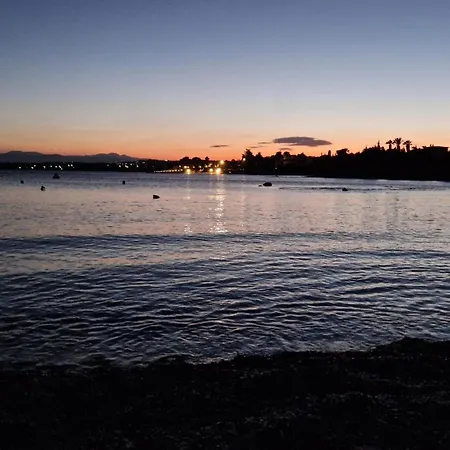 度假居 Freesia House